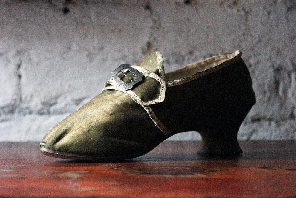 A Glorious 18thC Silk Ladies Shoe c.1730-55