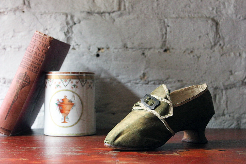 A Glorious 18thC Silk Ladies Shoe c.1730-55