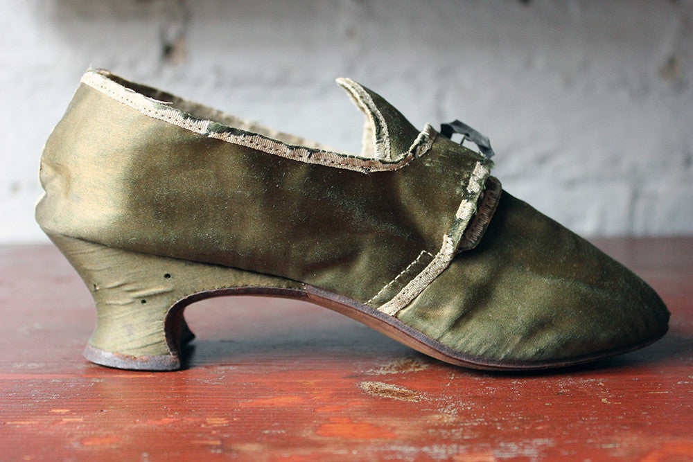 A Glorious 18thC Silk Ladies Shoe c.1730-55