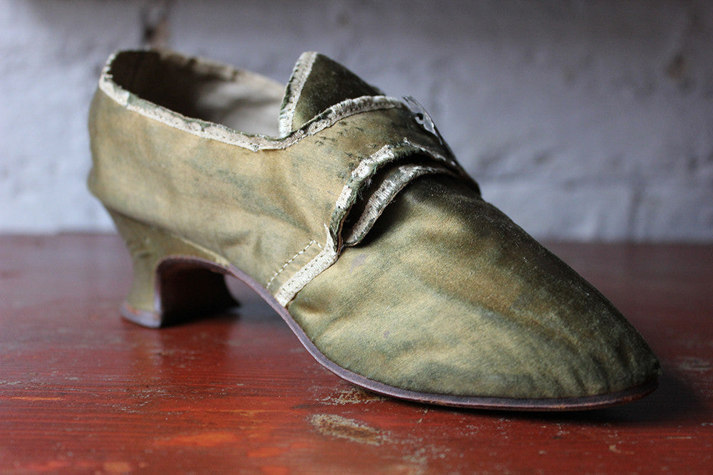 A Glorious 18thC Silk Ladies Shoe c.1730-55