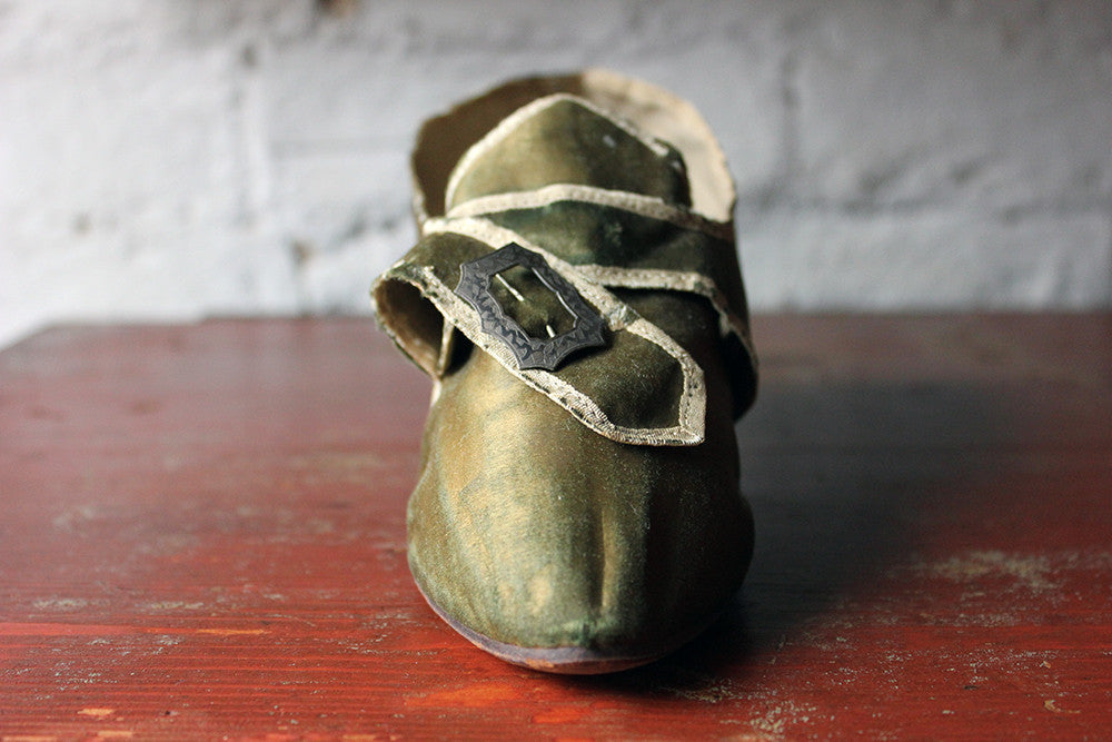 A Glorious 18thC Silk Ladies Shoe c.1730-55