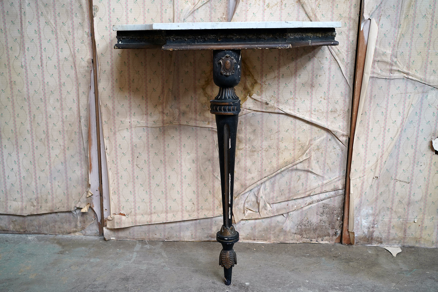A 19thC Marble Topped Ebonised & Parcel Gilt Console Table c.1870