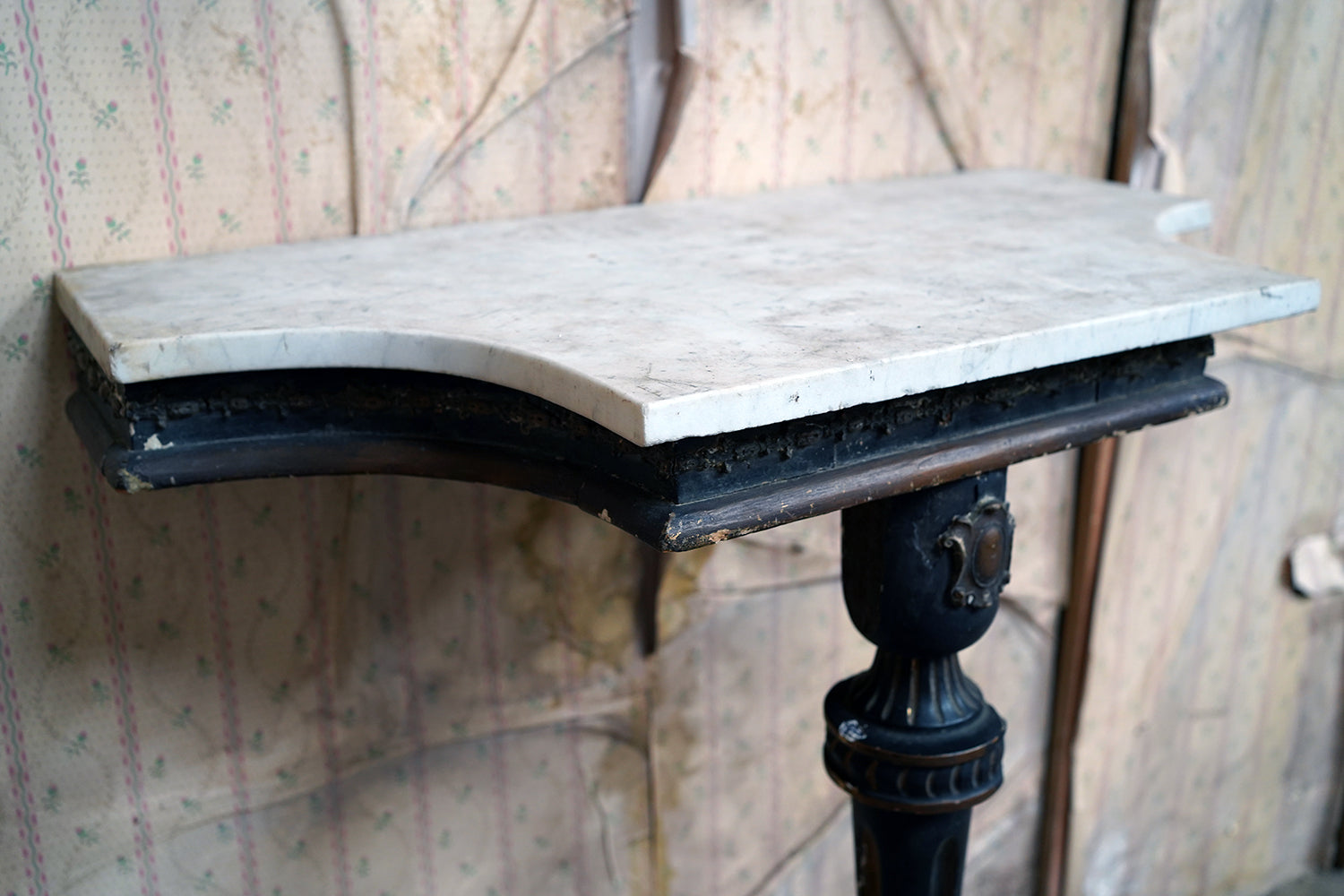A 19thC Marble Topped Ebonised & Parcel Gilt Console Table c.1870