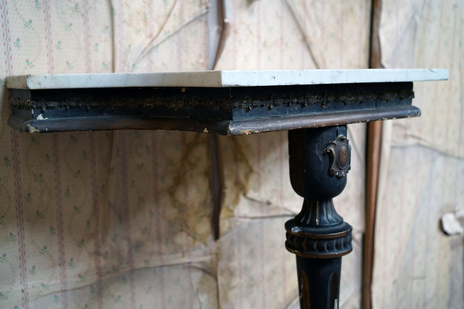 A 19thC Marble Topped Ebonised & Parcel Gilt Console Table c.1870