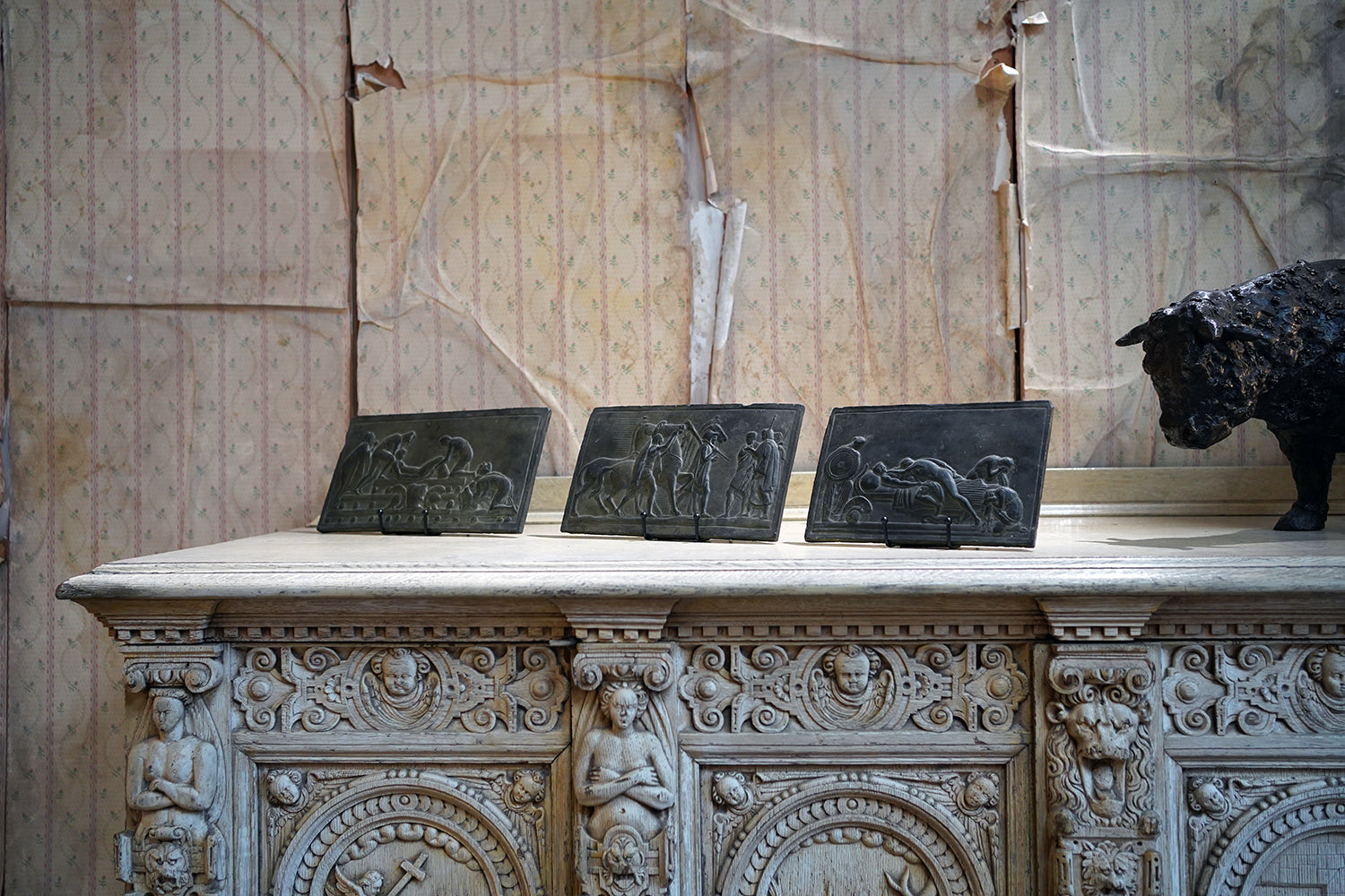 A Decorative Trio of Early 20thC Graduating Slate Plaques Depicting Classical Greek Scenes