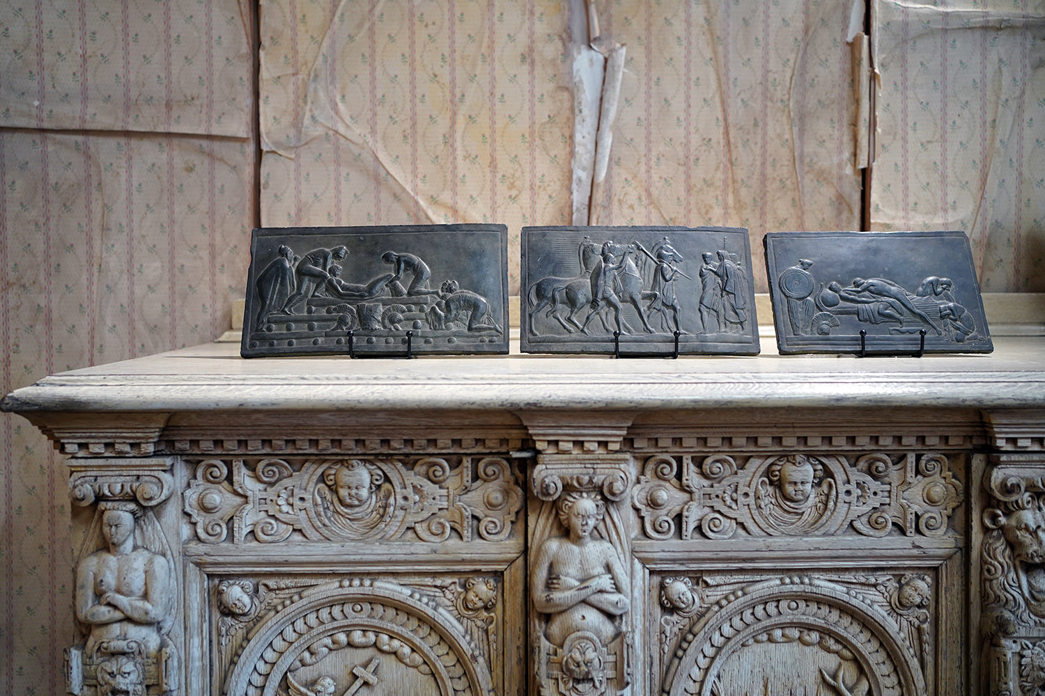 A Decorative Trio of Early 20thC Graduating Slate Plaques Depicting Classical Greek Scenes