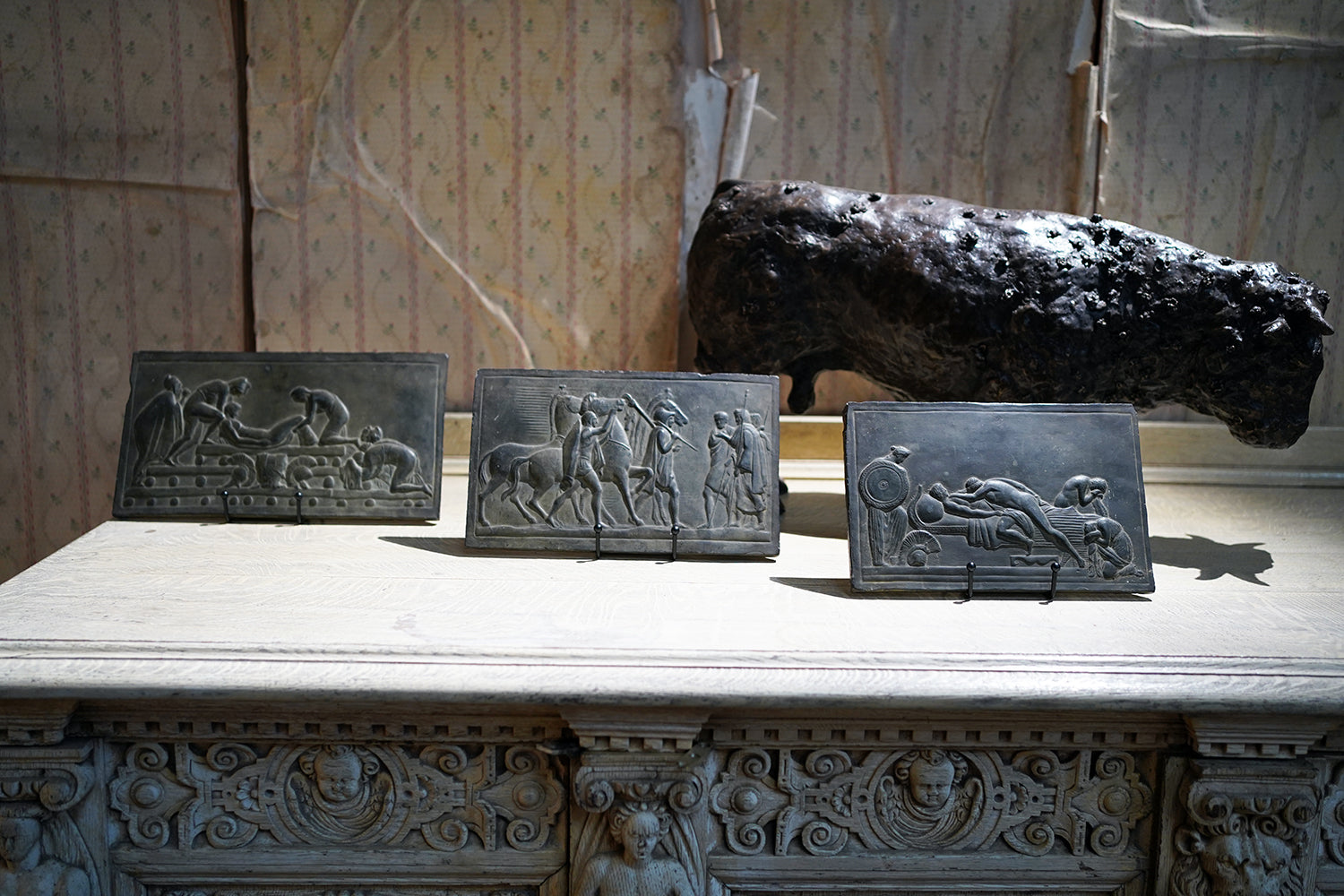 A Decorative Trio of Early 20thC Graduating Slate Plaques Depicting Classical Greek Scenes