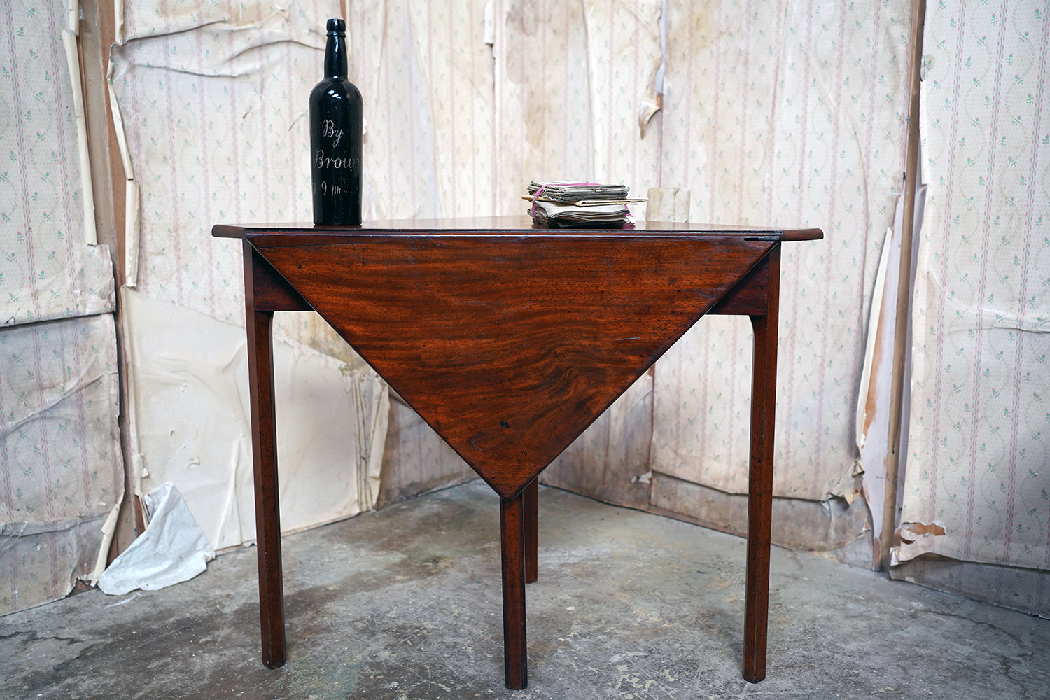 A George III Mahogany Triangular Drop-Leaf Corner Table c.1760-70
