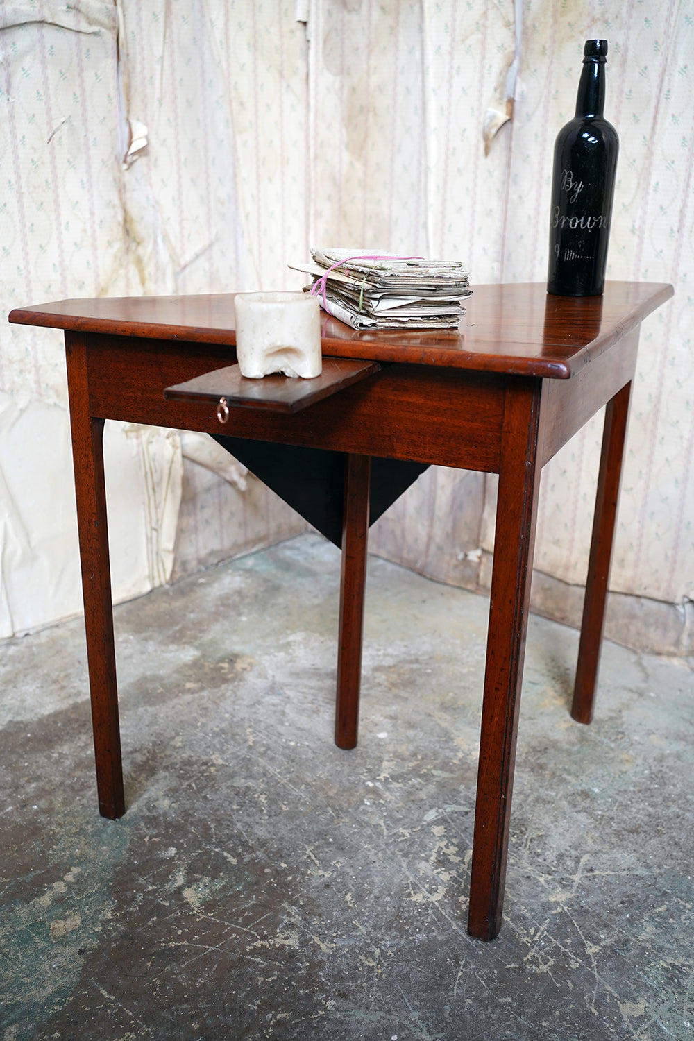 A George III Mahogany Triangular Drop-Leaf Corner Table c.1760-70