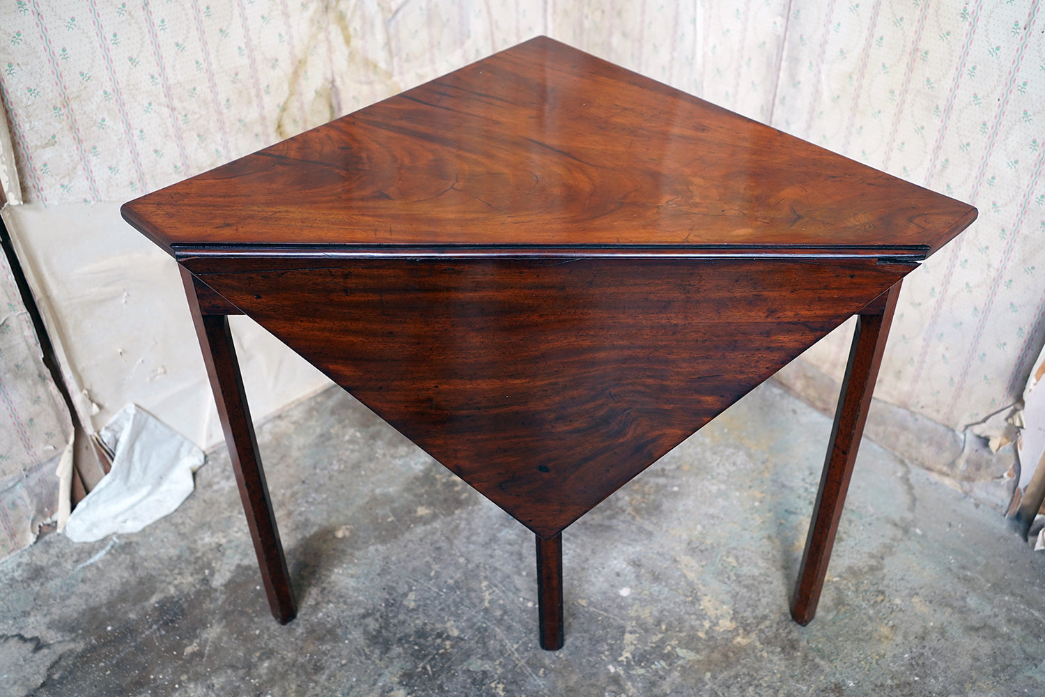 A George III Mahogany Triangular Drop-Leaf Corner Table c.1760-70
