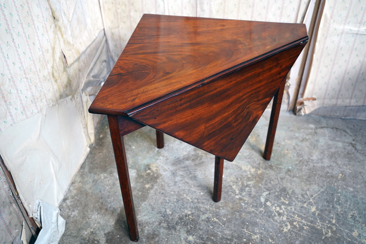 A George III Mahogany Triangular Drop-Leaf Corner Table c.1760-70