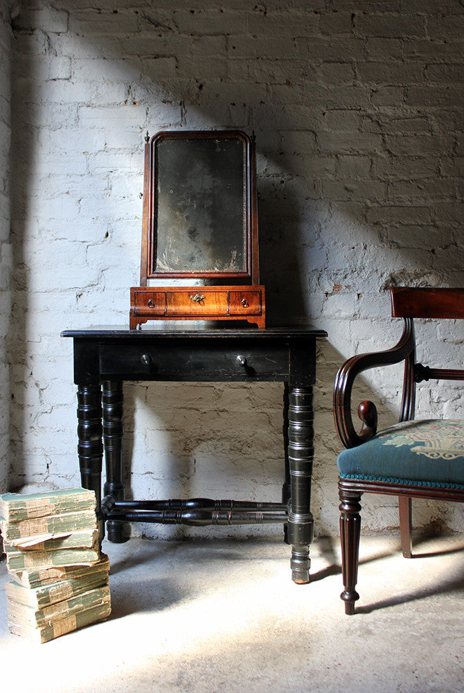 A Fine George II Period Figured Walnut Three-Drawer Dressing Mirror c.1730