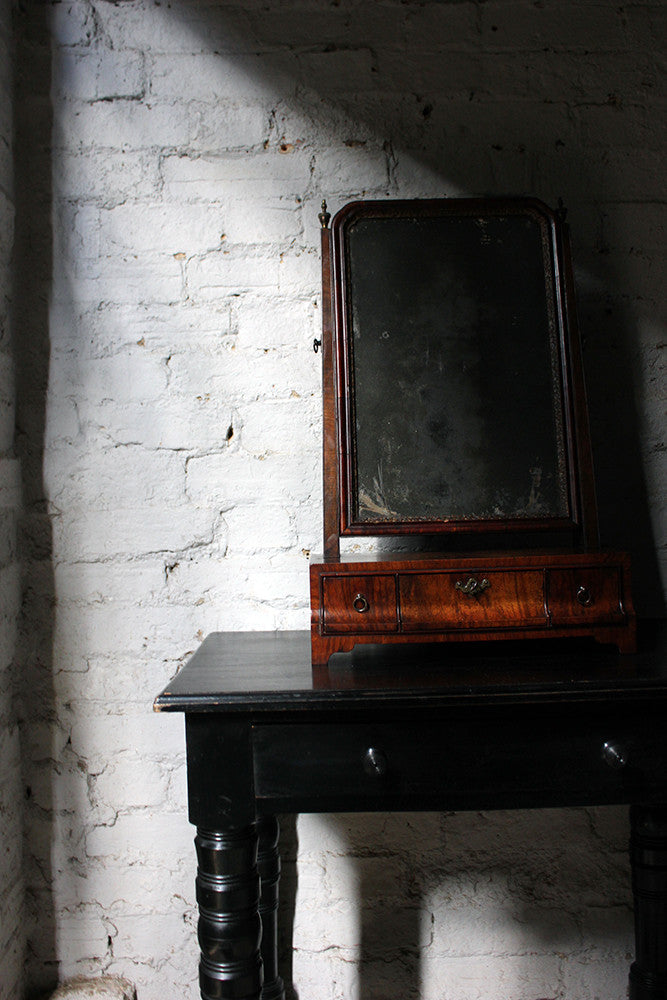 A Fine George II Period Figured Walnut Three-Drawer Dressing Mirror c.1730