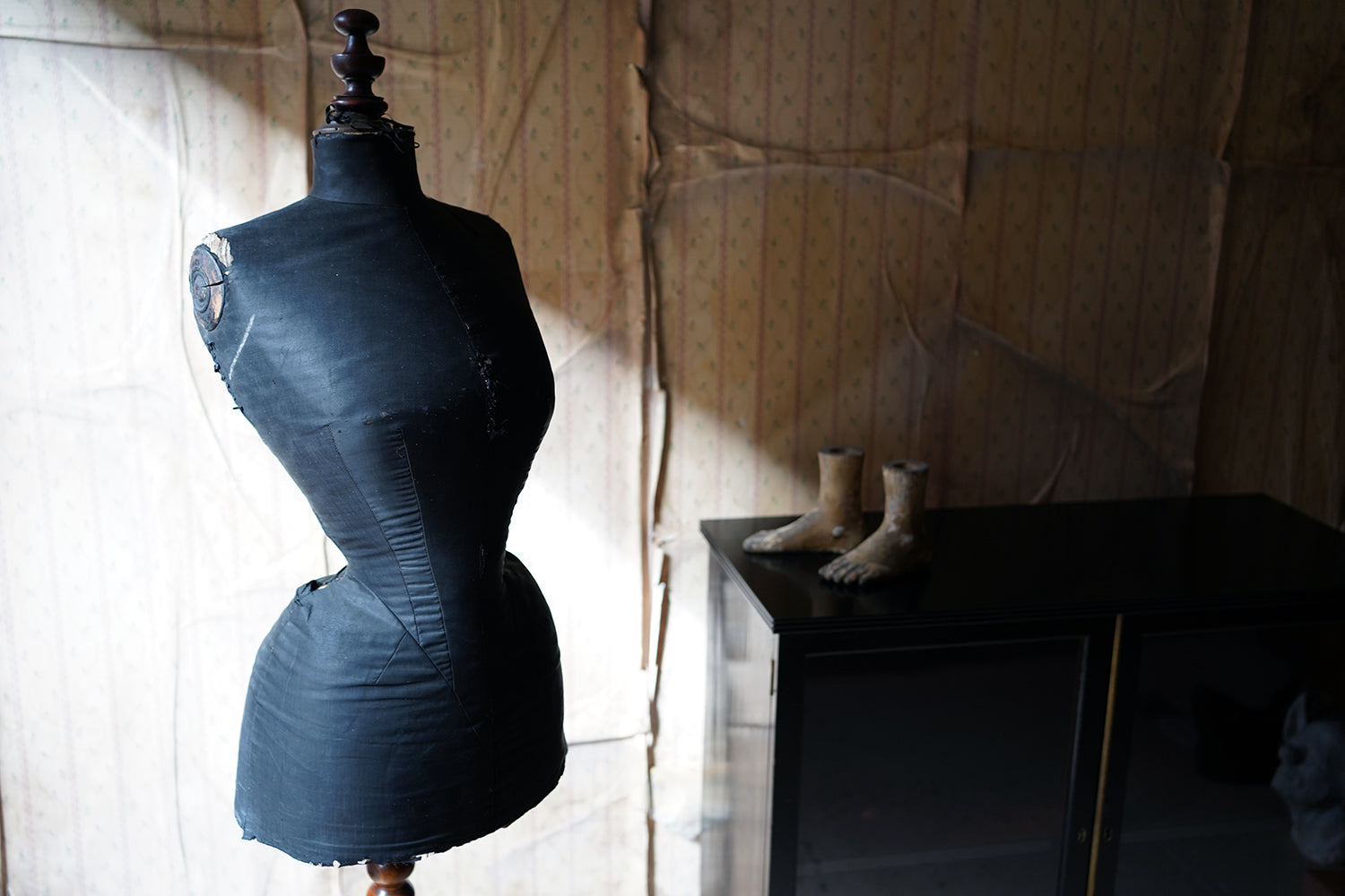 A Good Late Victorian Wasp-Waisted Shop Display Mannequin by Wells & Son, London