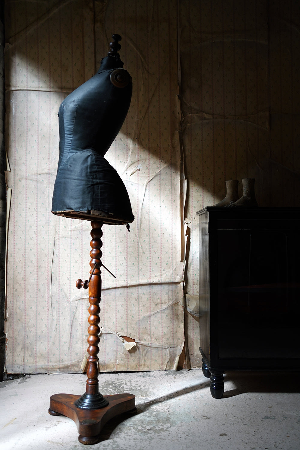 A Good Late Victorian Wasp-Waisted Shop Display Mannequin by Wells & Son, London
