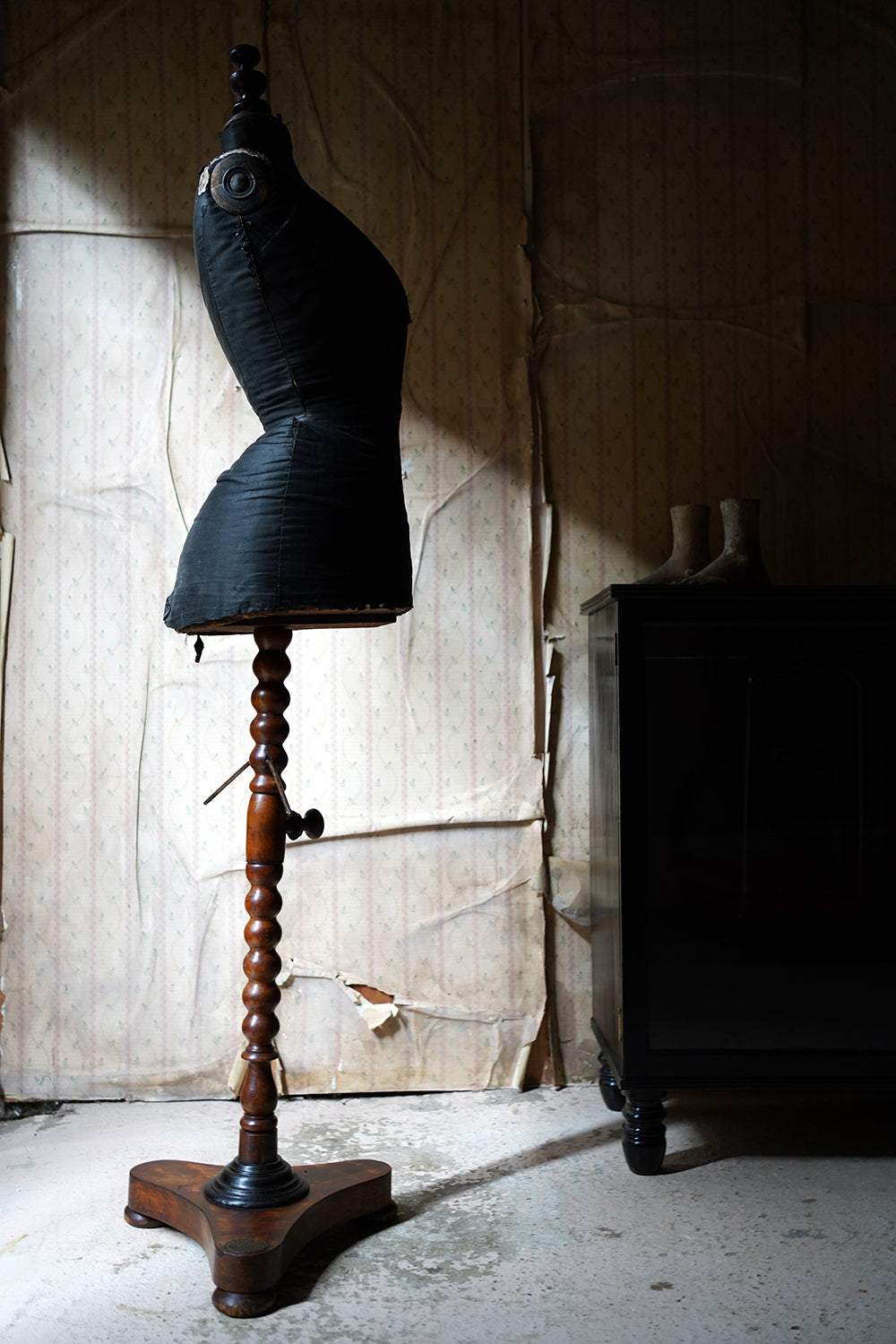 A Good Late Victorian Wasp-Waisted Shop Display Mannequin by Wells & Son, London