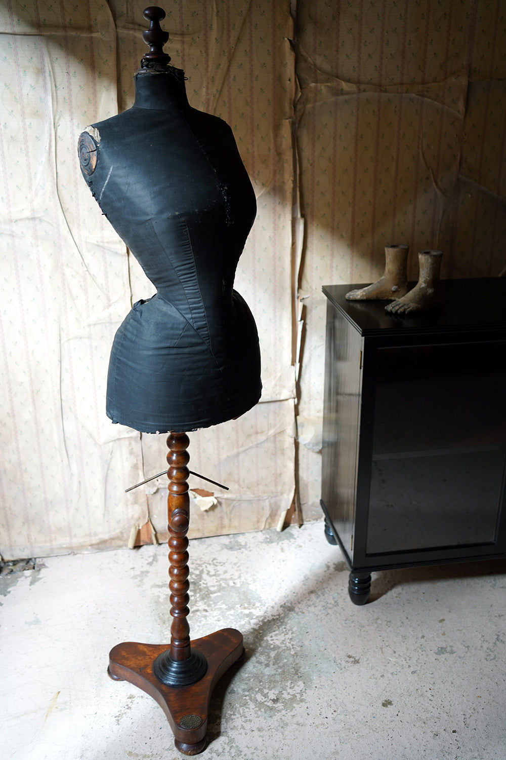 A Good Late Victorian Wasp-Waisted Shop Display Mannequin by Wells & Son, London