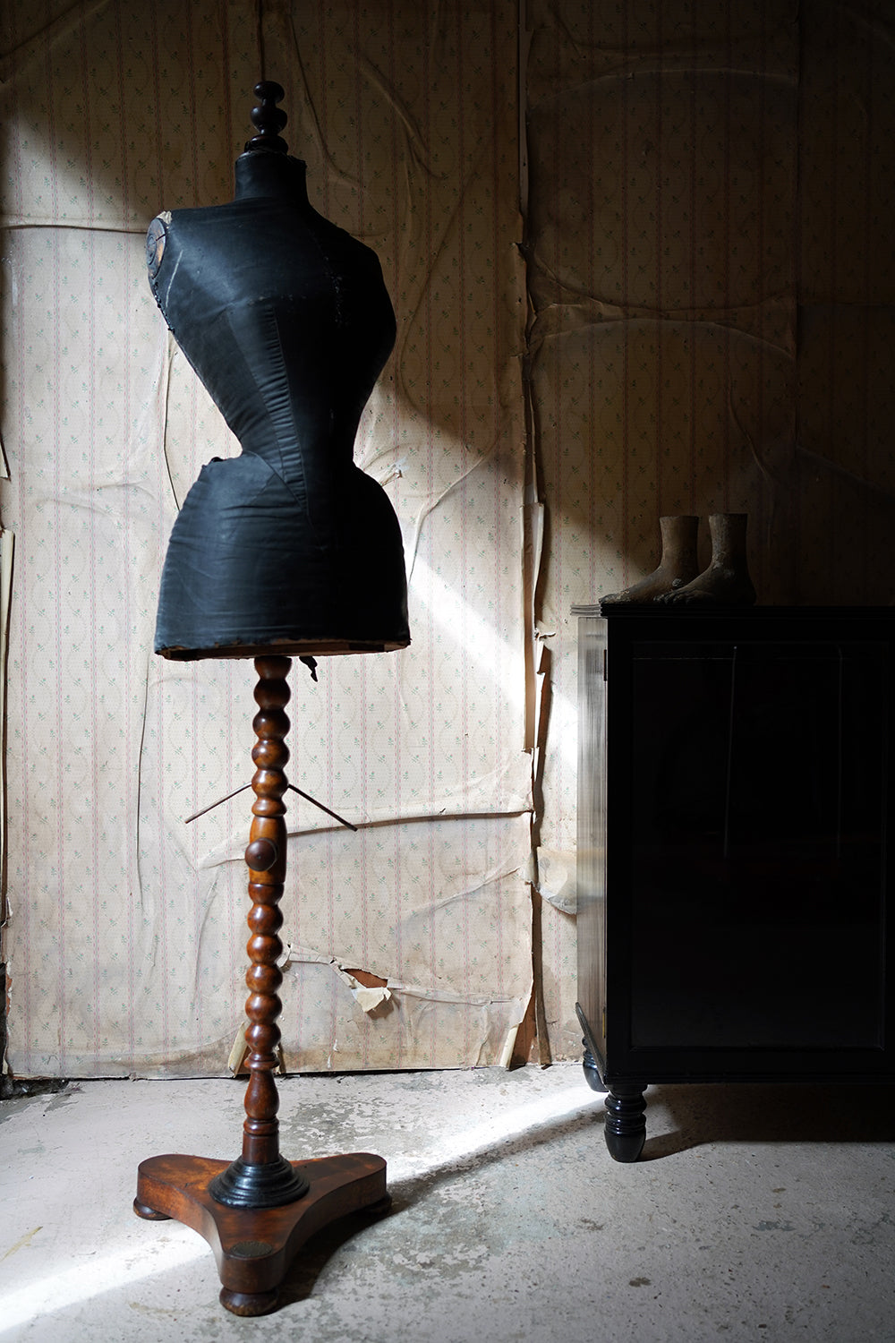 A Good Late Victorian Wasp-Waisted Shop Display Mannequin by Wells & Son, London