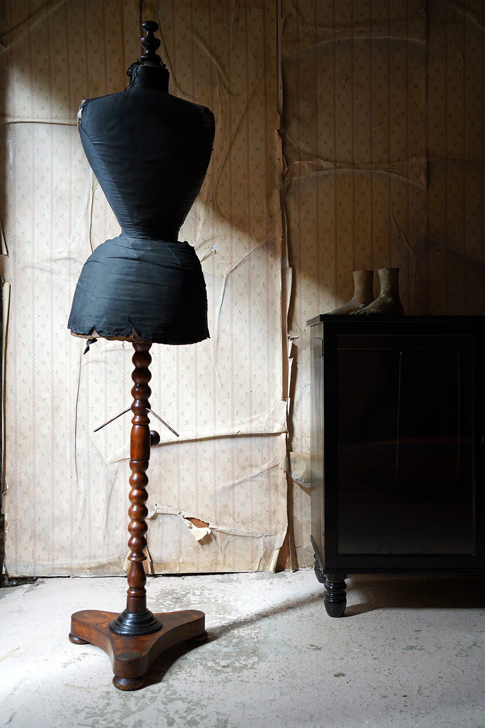 A Good Late Victorian Wasp-Waisted Shop Display Mannequin by Wells & Son, London