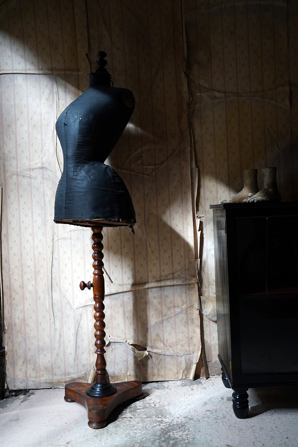 A Good Late Victorian Wasp-Waisted Shop Display Mannequin by Wells & Son, London