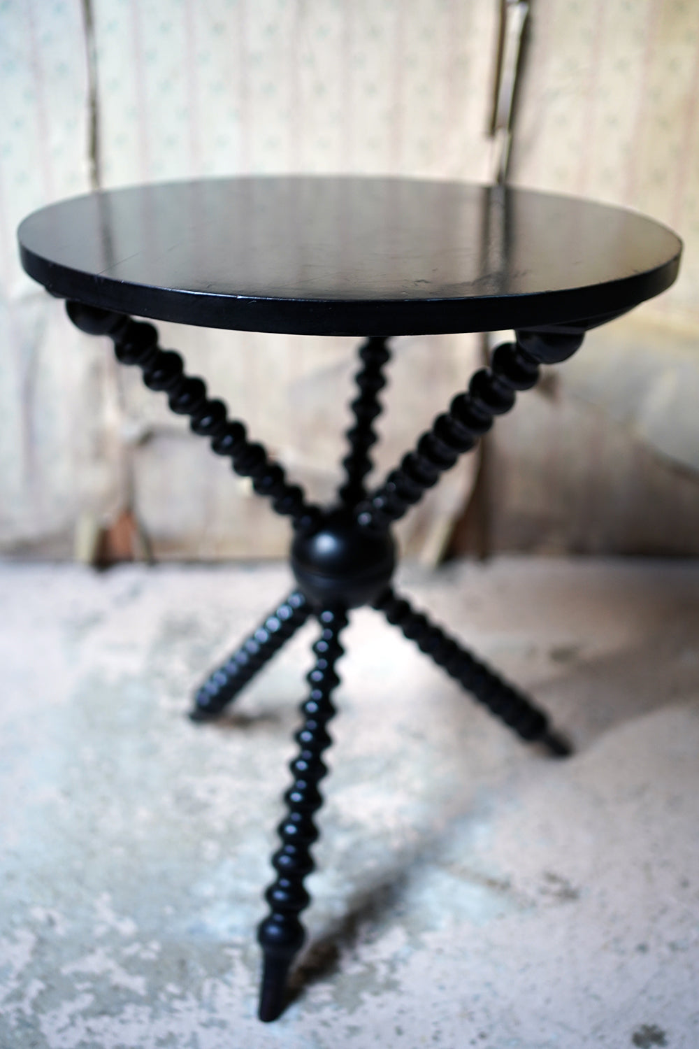 A Good Quality Late 19thC Ebonised Aesthetic Movement Ebonised Gypsy Table by Wylie & Lochhead