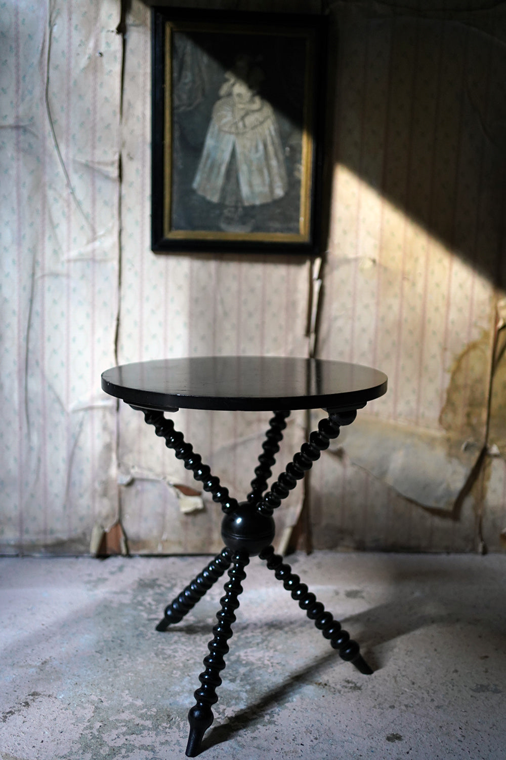 A Good Quality Late 19thC Ebonised Aesthetic Movement Ebonised Gypsy Table by Wylie & Lochhead